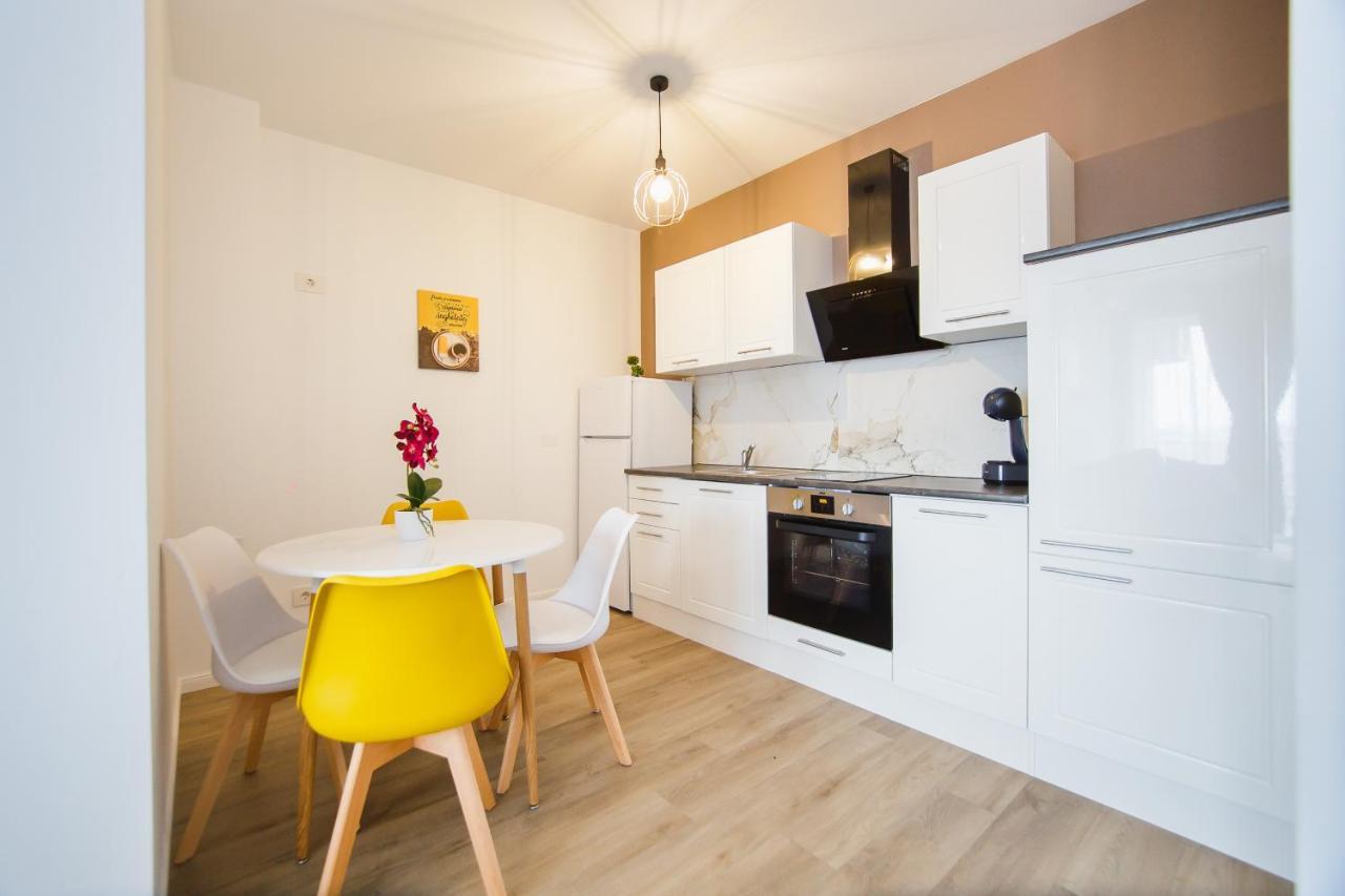 Trio Orange Apartment Oradea Luaran gambar